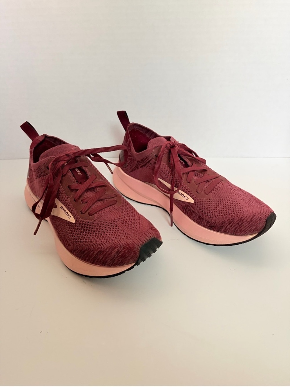Brooks Road Running Sneakers Levitate 4 Shoes Cushioned Trainers Pink Red Size 6 - Picture 5 of 16